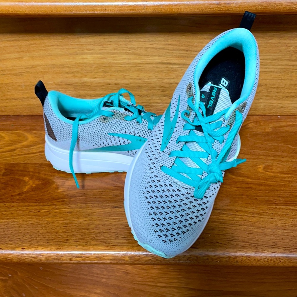Brooks revel 4 running shoes